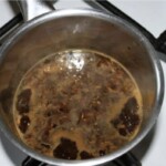 w garnku gotuje się marynata do fileta z łososia po azjatycku