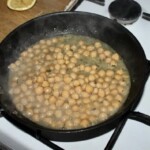 ciecierzyca na patelni w sosie