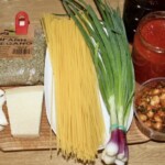 Spaghetti z sosem z Krety składniki