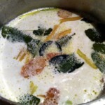 Zupa tajska z kurczakiem i grzybami galangalowa