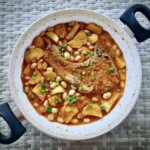 Kotlet schabowy duszony z fasolą i ziemniakami