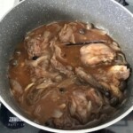 Królik duszony z cynamonem i mandarynkami