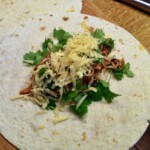 Tortilla z kurczakiem gotowanym serem i fasolą