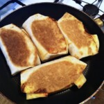 Tortilla z kurczakiem gotowanym serem i fasolą