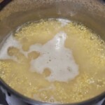 w garnku gotuje się kasza jaglana