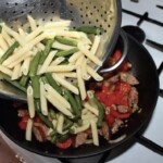 Chłopskie jadło czyli makaron z kiełbasą i papryką