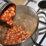 Duszone kurze udka z fasolą w pomidorach