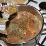 Duszone kurze udka z fasolą w pomidorach