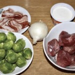 Duszony indyk z brukselką i włoską pancettą składniki