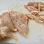 pierś z kurczaka krojona jest w paski do fajitas drobiowego