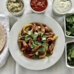 Fajitas drobiowa z warzywami TexMex na talerzu