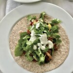 Fajitas drobiowa z warzywami TexMex na talerzu