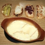 stopiony ser raclette w miseczce