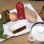 Gulasz cygański z kurczaka z ogórkami kiszonymi składniki