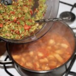 Gulasz cygański z kurczaka z ogórkami kiszonymi