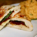 Kieszonki z kurczaka podane z puree z ciecierzycy