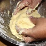 przygotowywanie ciasta na knedle ze śliwkami