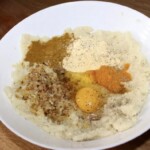 w misce znajduje się farsz na Kotlety z kalafiora