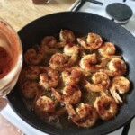 Krewetki smażone na oliwie z papryką wędzoną