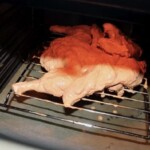 kurczak piecze się w piekarniku