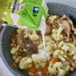 Kurczak w sosie koperkowym z kalafiorem