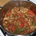 Łatwy gulasz na winie z pieczarkami