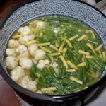 Letnia zupa jarzynowa na kurzych skrzydełkach