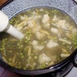 Letnia zupa jarzynowa na kurzych skrzydełkach