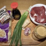 Makaron po syczuańsku z tahiną na ostro składniki