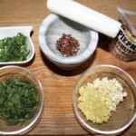 posiekane warzywa i zioła