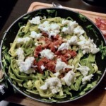 Makaron z cukinią szynką dojrzewającą i figami