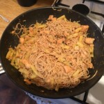 Makaron z łososiem i fasolką w mleczku kokosowym