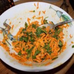 Placki z marchewki ze świeżym szpinakiem