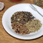 suche przyprawy orientalne w białej misce