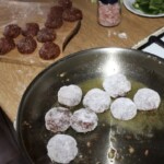 na patelni smażą się pulpety cielęce