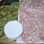 Quesadilla z mortadelą serem camembert i rukolą składniki