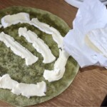 Quesadilla z mortadelą serem camembert i rukolą