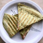 Quesadilla z mortadelą serem camembert i rukolą