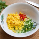 salsa z mango ogórka i limonki w misce
