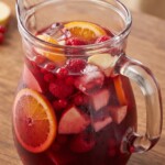 sangria w dzbanku szklanym