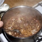 Soczewica z kiełbasą i warzywami na gęsto podana