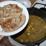 Stek jagnięcy w sosie z rozmarynem i czosnkiem