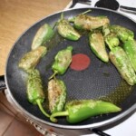 Zielone papryczki z Padron smażone na oliwie