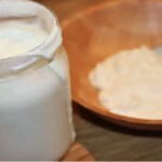 kwaśna wiejska śmietana w słoiku