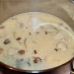 Zupa grzybowa ze świeżych grzybów ze śmietaną
