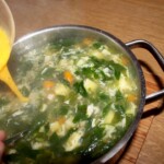 Zupa jarzynowa ze szpinakiem na kurczaku