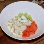 pokrojone warzywa w dużej białej misce