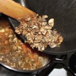 Zupa pieczarkowa z ziemniakami na warzywach