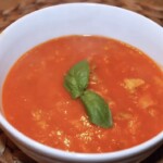 Zupa pomidorowa z lanym ciastem w wersji zimowej