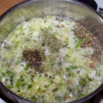 Zupa porowa z soczewicą groszkiem i chilli